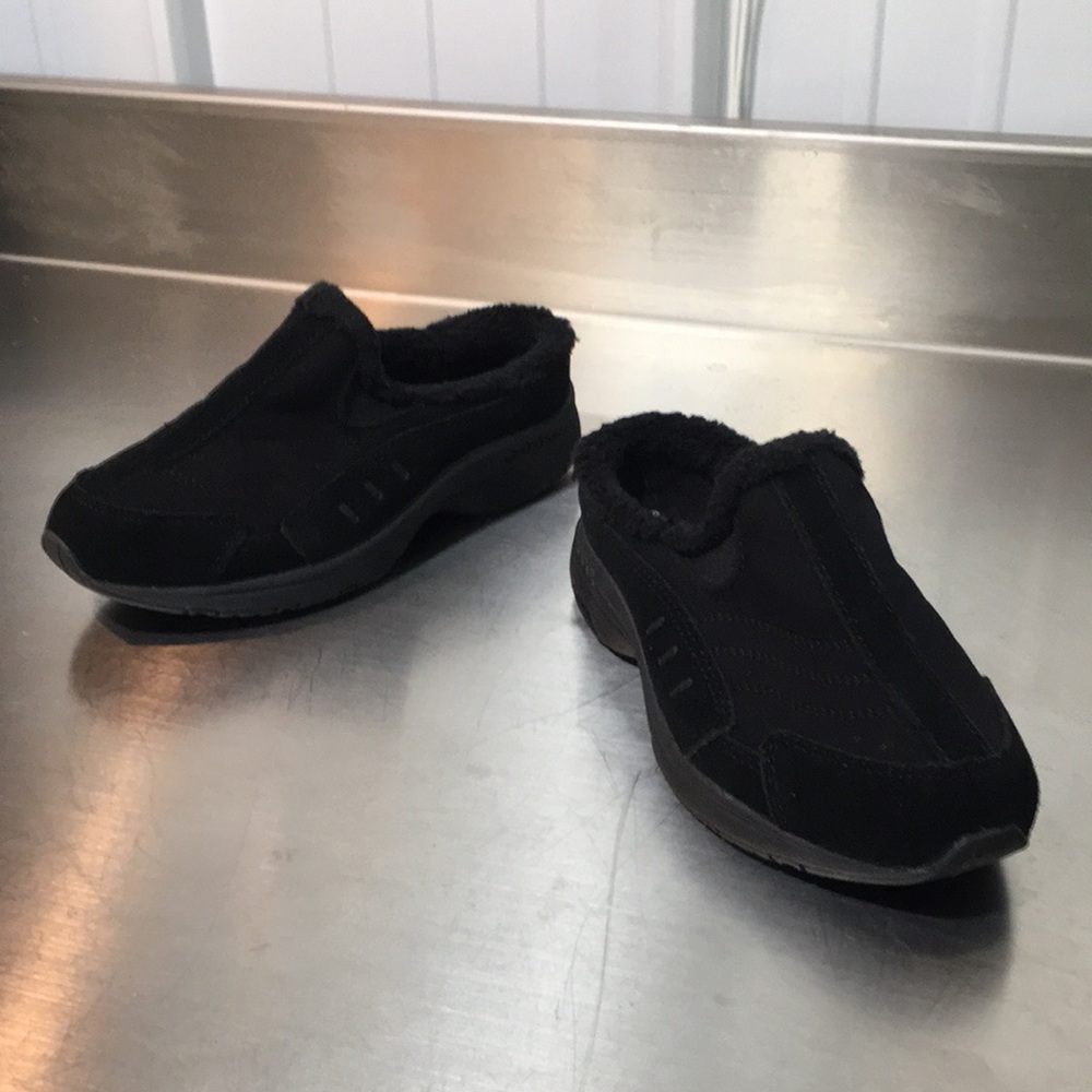 New Woman’s Easy Spirit Black Slip-On Faux Fur Lined Comfort Mules